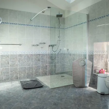 La Maynadie Tatil Evi